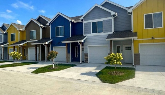 2 Beds + Firepit | Pet-Friendly BSF Unit in Council Bluffs