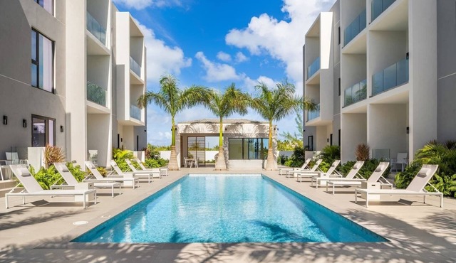 25% Off July30-Aug1 Walk 2 Beach, Pool Z-B103