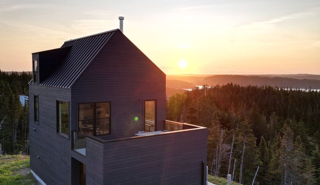 2BR Architect-Designed Oceanview Escape With Deck in Port Rexton