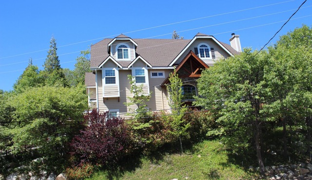 4000 sf house with A/C~gourmet kitchen~1000 sf gameroom~outdoor fire features in Lake Arrowhead