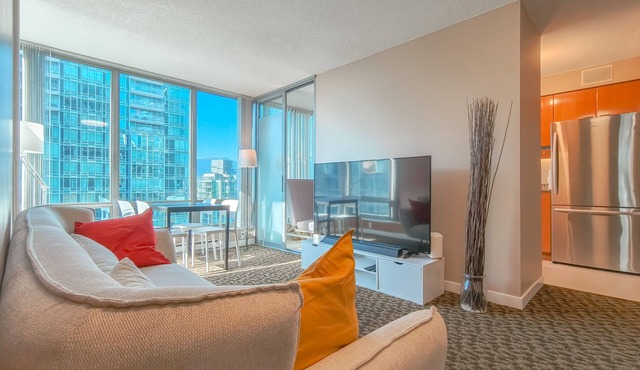 (50% OFF) Perfectly Located Condo for Exploring DT Vancouver | Walk to Robson St in Vancouver