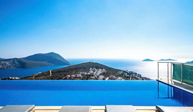 A Maginificent South Facing Villa w/Heated Infinity Pool And Stunning Sea Views in Kalkan