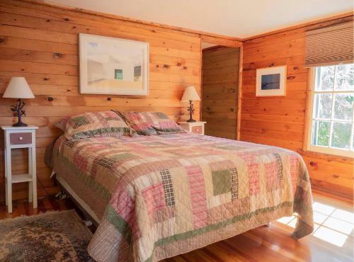Adirondack Cottage Retreat in Elizabethtown