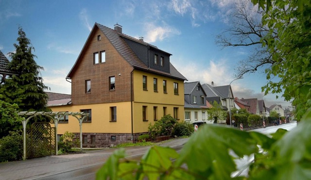 Apartment 'Erna' with Private Terrace, Private Garden and Wi-Fi in Kurort Steinbach-Hallenberg