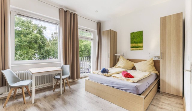 Apartment 'Am Schloß 2' with Balcony and Wi-Fi in Berlin