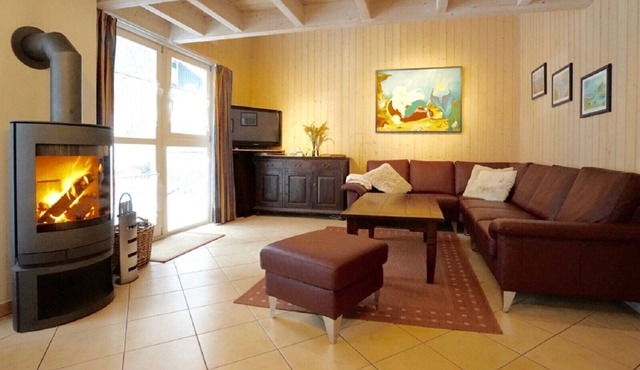 BaabeNixe 214, a child-friendly vacation home in Baabe. Fun with foosball for all ages. Soothing relaxation in the sauna. Cozy evenings by the fireplace. With an iron and ironing board in Baabe