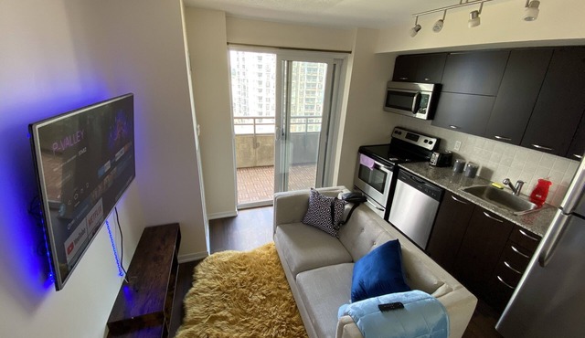 Beautiful Cozy 1-BR Condo unit + Balcony in Toronto
