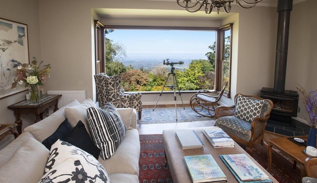 Boyanda At Ferny Creek - A wonderfully historic home with amazing views over the bays and sparkling lights. in Ferny Creek