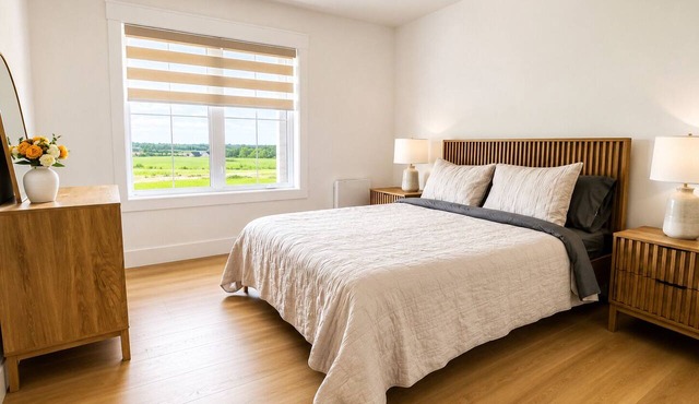 Brand New, Modern, 4-Bedroom House in scenic New London with Hot Tub and AC in New London