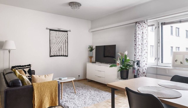 Bright Studio Apt. in Helsinki with Private Balcony in Helsinki