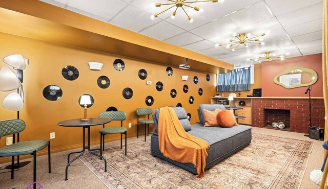 Campus Karaoke House | Near University | Sleeps 12 in Edmonton