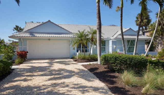 Casa Del Mar- Stunning Villa with Pool and Spa in Sanibel