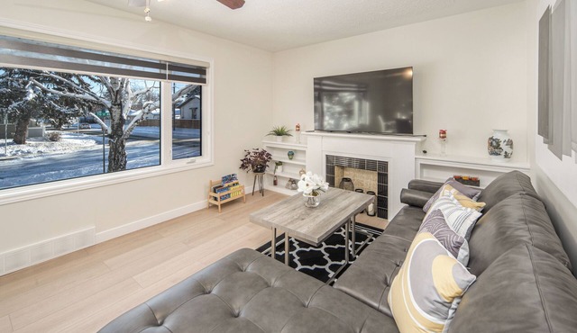 ✨Central Location | Near Downtown, U of C , Foothills hospital and City Train in Calgary
