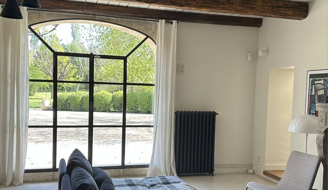 Charmant Mas Contemporain Avec Piscine Proche des Alpilles in Plan-d'Orgon