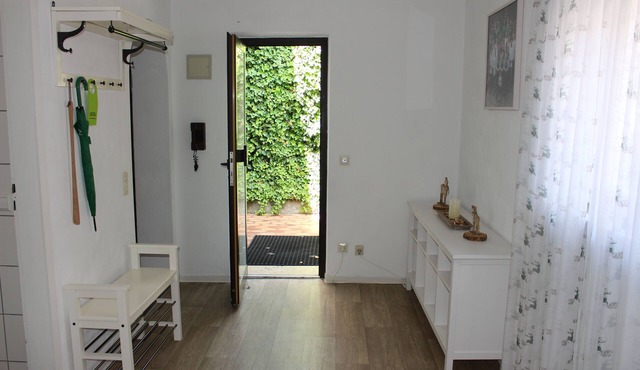 Charming, spacious 2BR in Böblingen, walk to Lakes, Transit & German Restaurant in Böblingen