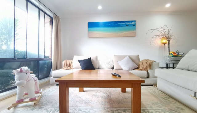 Cheerful 4-bedroom home with natural backyard in Nicholls