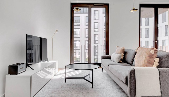 Chic, Centrally Located Mitte 2BR near Potsdamer Platz, by Blueground in Berlin