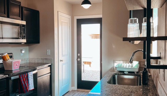 Chic, Minimalist Lubbock Cottage: Eclectic Charm in the City 🌵✨nnnn in Lubbock