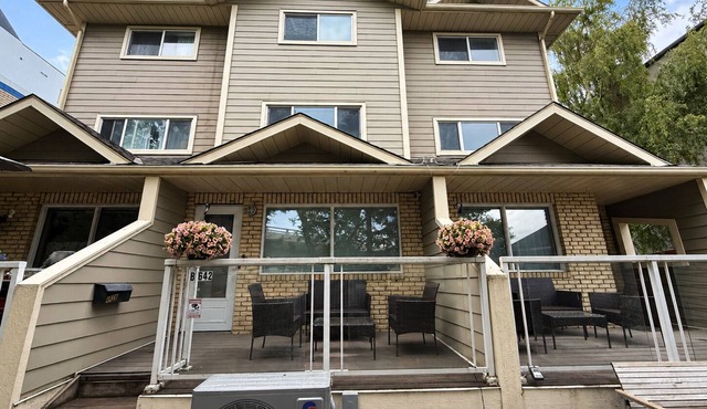Close to Downtown/Bow River & Stampede |3Kings | AC |Garage|2000 sqft home in Calgary