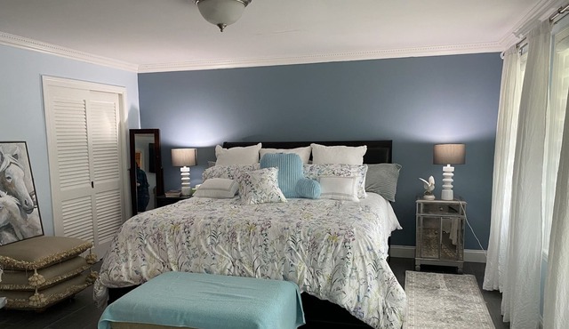 Coastal Equestrian center remodeled farmhouse minutes from beaches in Tiverton
