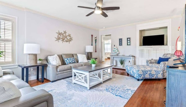 Coconut Beach House: 4BR Pool Home in Clearwater in Clearwater Beach
