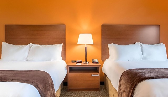 Convenient Room w/Kitchen Minutes from Mid-America Center & Bob Kerrey Bridge in Council Bluffs