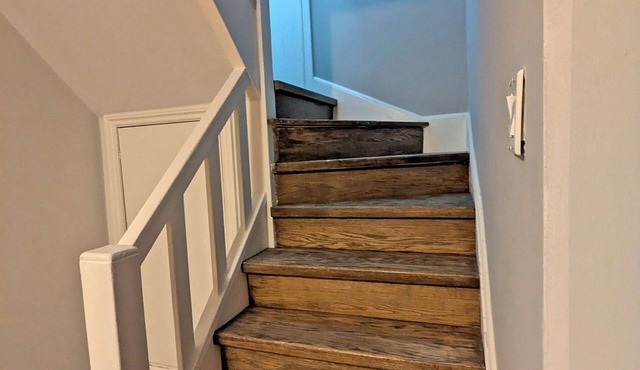Cosy large 2-bedroom basement apartment in Corso Italia, Toronto with WiFi, AC in Toronto