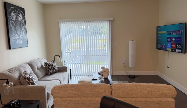 Cozy 2-bedroom apartment in Dover, walking distance to the Motor Speedway. in Dover