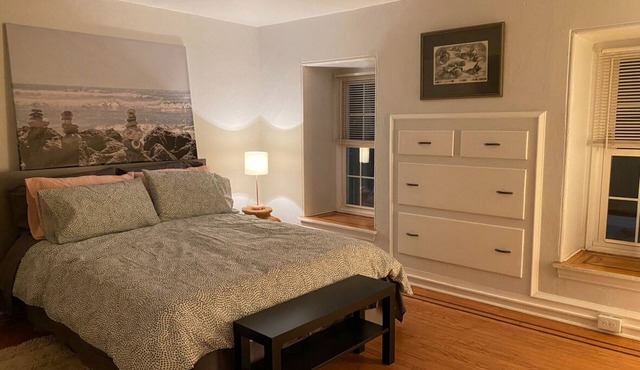 Cozy and beautiful 1-bedroom apt on quaint pedestrian street with central AC in Philadelphia