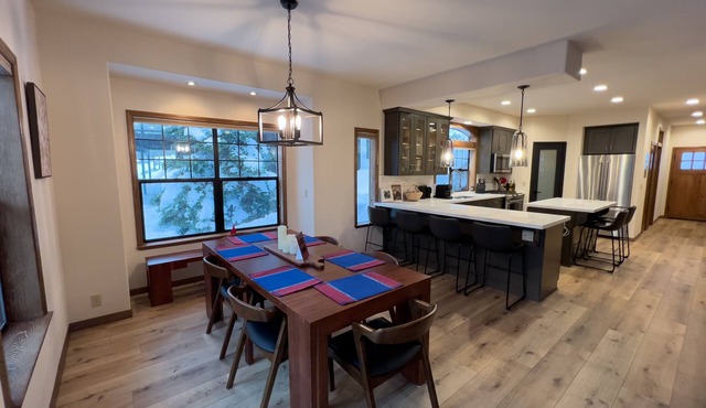 Cozy Mountain Retreat in Tahoe Donner with Large Deck and Mountain Views in Truckee