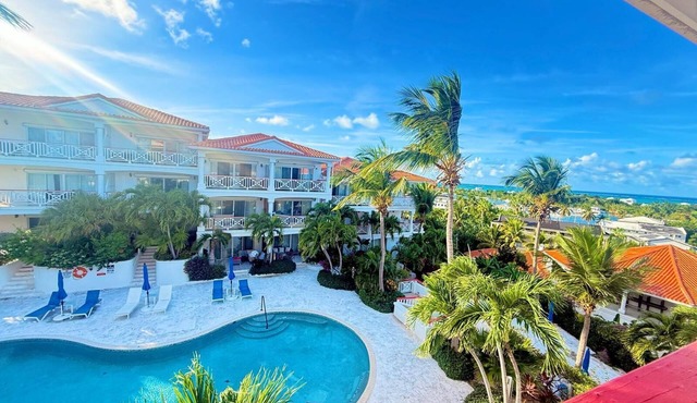 Cozy retreat located at Queen Angel Resort, step away from beautiful beach