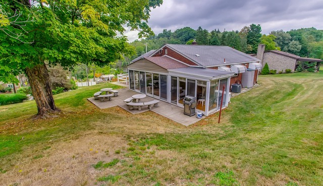 Cozy Rural Country Retreat side Home Close to Pittsburgh! in New Kensington
