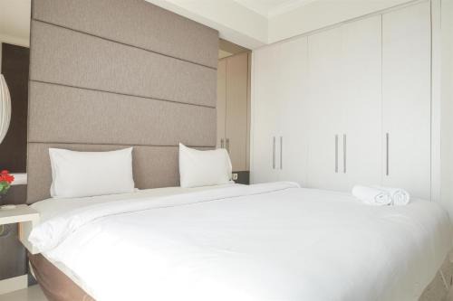 Cozy Stay and Tidy 1BR at The Bellezza Apartment By Travelio in Jakarta