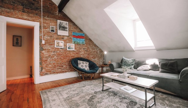 Cozy/warm Near-Commuter rail, Boston, Airport, Casino and More ! in Chelsea