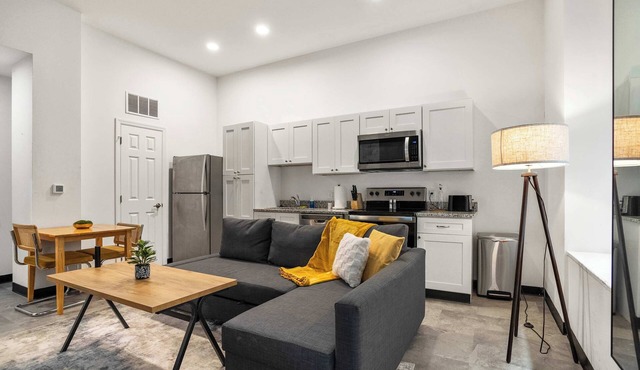 CozySuites Stunning 1BR in Downtown Pitts #8 in Pittsburgh