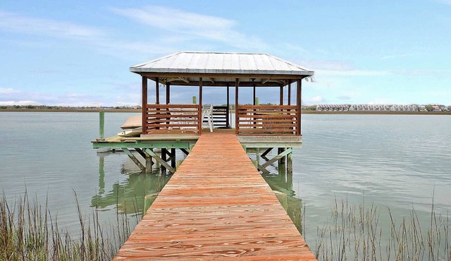 Deep Water Dock & Close to Beach in Folly Beach