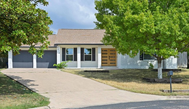 Designer Home, Sleep 8, Ask us about FREE add-ons in Austin