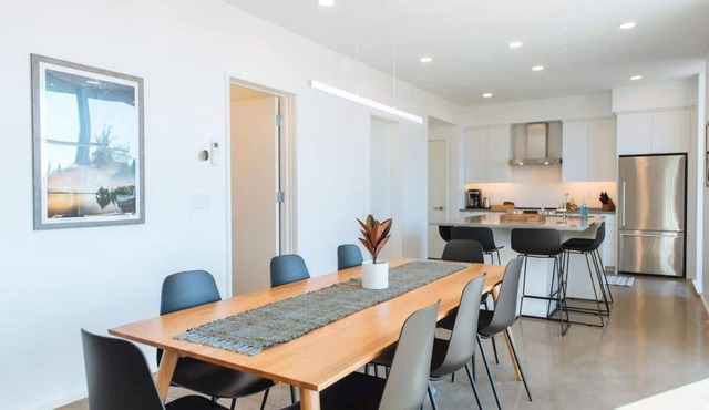 Designer Townhome · Walk to Egg Harbor · Firepit in Egg Harbor