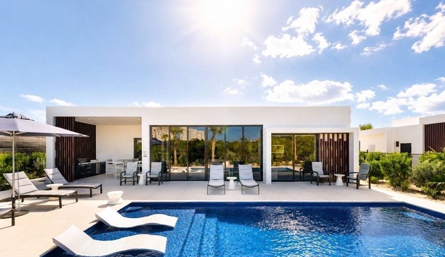 Discounted Rates ! TAKE 15% off - Brand New 3BR Grace Bay Villa, Beach, Bikes
