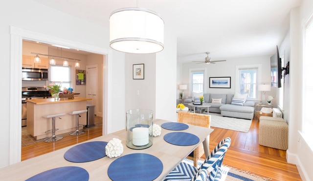 Downtown Newport-Beautiful Home w/2 Parking Spots in Newport