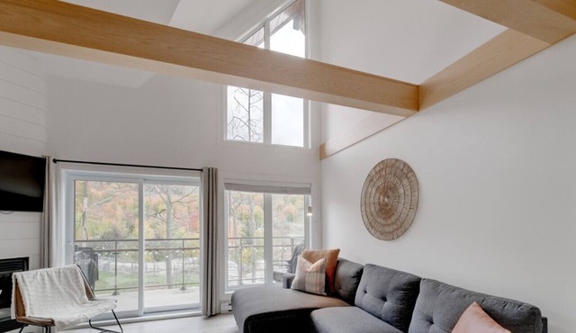 E-302- Condo ski in and/et ski out 2 chambres in Bromont