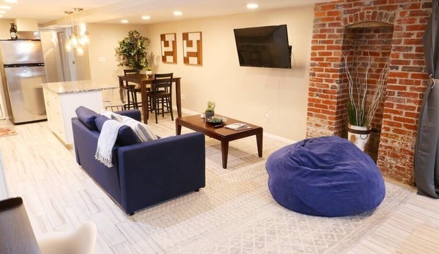 Exclusive Apt in Shaw-Outdoor Patio & Great Location in Washington