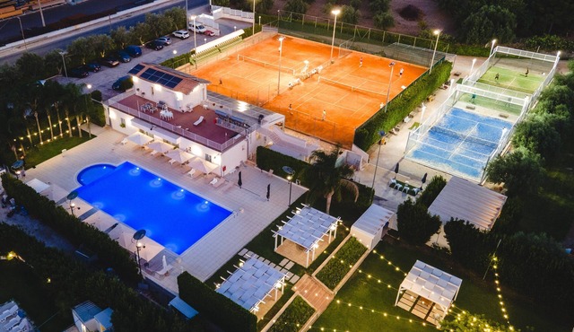 Favara Apartment Holiday Home with Private Pool, Wi-Fi & Air Conditioning in Ispica