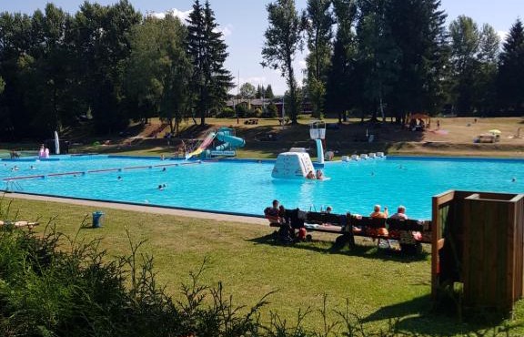 Ferienwohnung am Schwimmbad in Grossbreitenbach