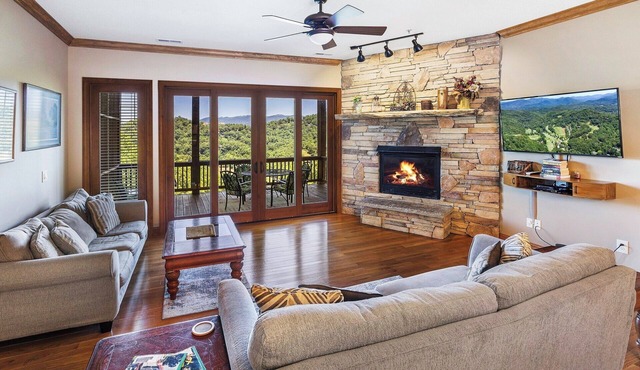 Finely Appointed Mtn Condo in Gated Resort, Only 4 Steps to get in, GREAT VIEW! in Whittier