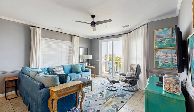 First-floor villa w/beach and ocean views from spacious balcony in Folly Beach