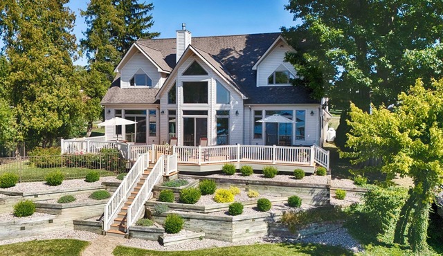 Five Gates: Lakeside Paradise! Seneca Lake Luxury Home! in Geneva