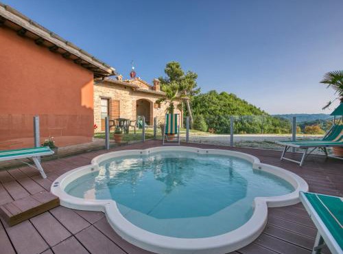 Flat on a farm with swimming pool and many activities in SantʼAngelo in Vado