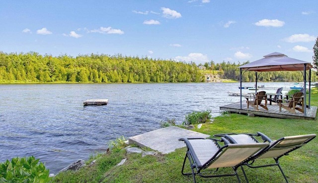 Four Mile Memories - Three Bedroom Cottage, Sleeps 6 in Kawartha Lakes