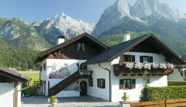 Frühholz—The Vacation Home, 5-Star "Waxenstein" Apartment in Grainau, Large Loggia in Grainau